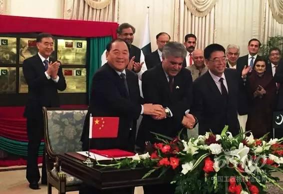 中国重汽与中国港控公司、巴基斯坦瓜达尔港务局签署战略合作框架协议