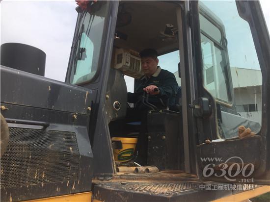 山推“客户关爱行”走进“星城”长沙