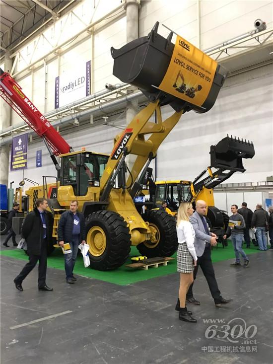 雷沃工程机械亮相第十六届乌克兰国际道路机械及基础设施展
