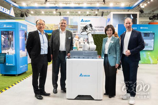 台达首席品牌官郭珊珊(右二)、台达EMEA区总裁暨总经理Dalip Sharma(左二)、台达EMEA区副总裁Tim Lee(左一)及台达机电事业群EMEA区资深业务处长Michael Mayer-Rosa(右一)于汉诺威展上向媒体和客户介绍台达D-Bot系列协作机器人及首度推出的Cognibot Kit,展示相关AI应用。