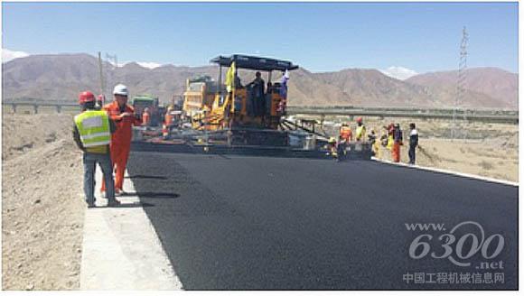 陕建机械SUM820<a href=//product.d1cm.com/liqingtanpuji/ target=_blank>摊铺机</a>为西藏公路建设做贡献