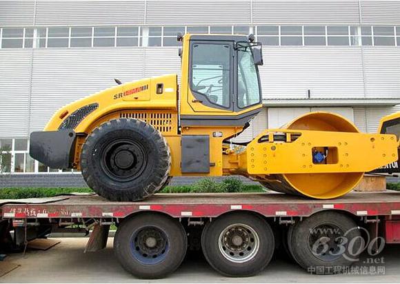 山推SR14MA单钢轮<a href=//product.d1cm.com/danganglun/ target=_blank>压路机</a>批量销往俄罗斯