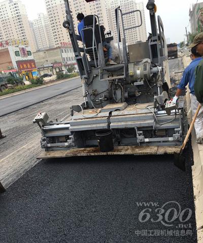 中交西筑LTDY180摊铺机在甘肃西峰市环县道路施工