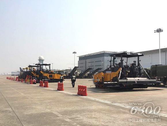 陕建机械4台ABG8620沥青混凝土<a href=//product.d1cm.com/liqingtanpuji/ target=_blank>摊铺机</a>助力厦门机场建设