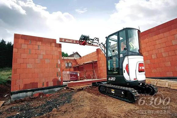 小型<a href=//product.d1cm.com/wajueji/ target=_blank>挖掘机</a>