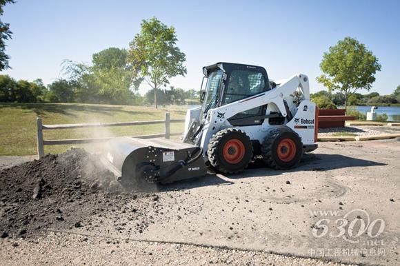 滑移<a href=//product.d1cm.com/zhuangzaiji/ target=_blank>装载机</a> 