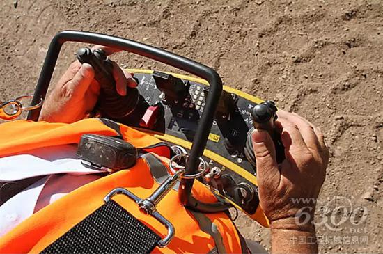 卡特彼勒演绎远程操作:更安全、更舒适、更准确!