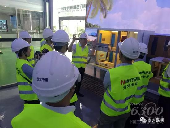 代表团参观南方路机试验中心