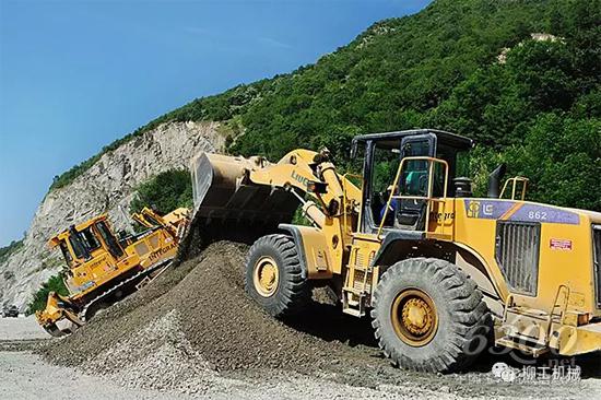 极限工况用不坏 柳工设备险峰作业不怯场!