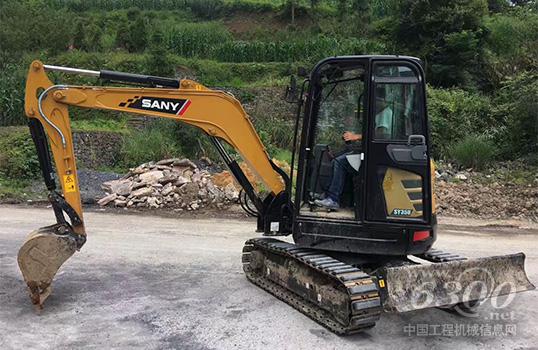 三一<a href=//product.sanygroup.com/excavator-mnw-b0.html target=_blank class=infotextkey>微型挖掘机</a>