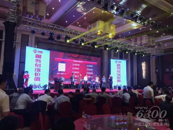 武汉站，<a href=//product.d1cm.com/ target=_blank>购机</a>客户抽奖现场