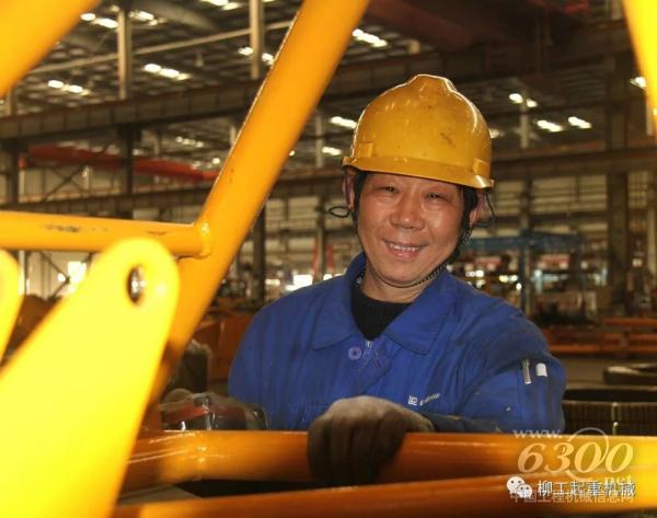 柳工起重机吊臂的守望者王雨超