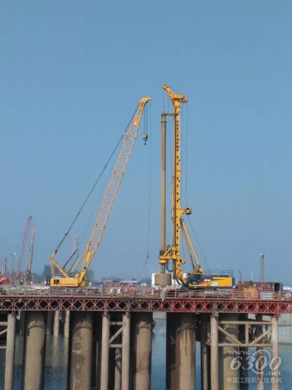 徐工XR550D旋挖钻机、<a href=//product.d1cm.com/lvdaidiao/ target=_blank>履带吊</a>助力武汉青山大桥
