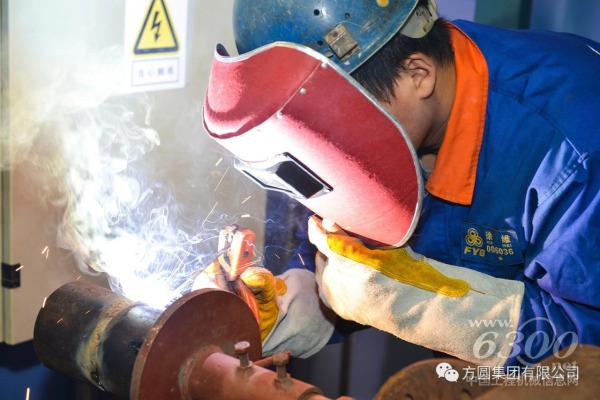 方圆集团派出的28名选手由于准备充分,经过紧张的角逐,选手们顺利完成了理论和实际操作考试