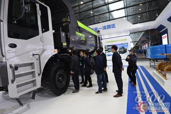 △广大客户观摩中联重科矿山设备