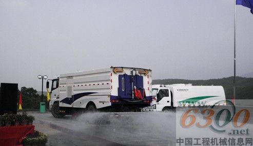 多功能扫洗车作业现场