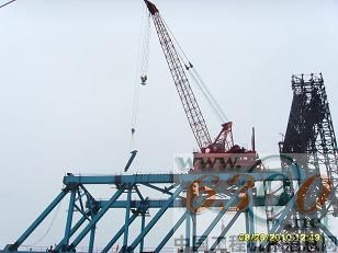 武桥重工二七长江大桥架梁吊机交付使用