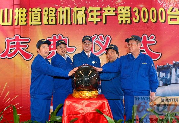 2010年山推道路机械年产突破3000台