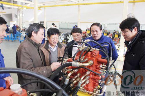 青岛大学领导来力士德公司参观访问