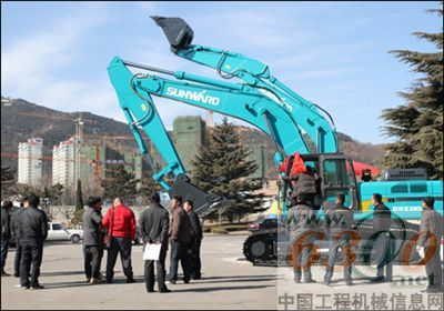 山河智能挖掘机烟台订货会现场