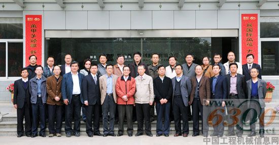 全国交通运输行业考察团访问厦工