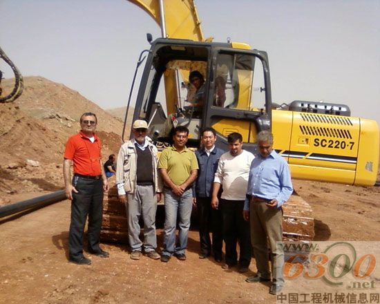 力士德工程师与伊朗客户合影