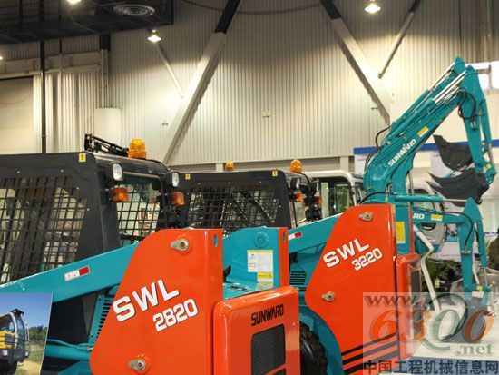 精品滑移装载机扬威海外