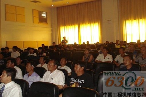 力士德 挖机 展示会