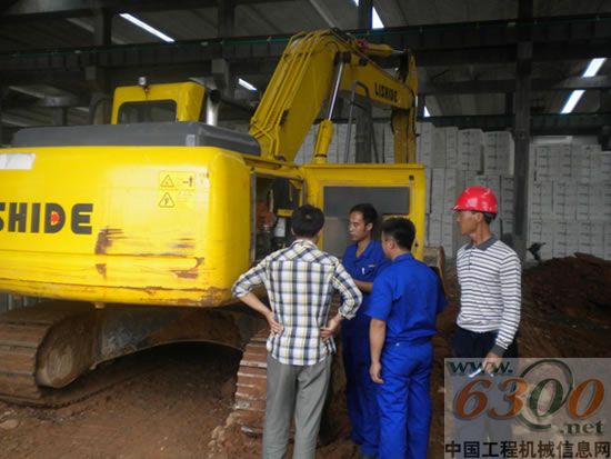 力士德 挖掘机