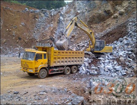 力 士 德,挖掘机,服务