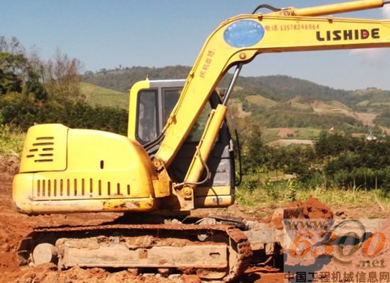 力士德,挖掘机
