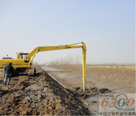 力士德 挖掘机