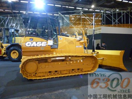 履带式液压挖掘机