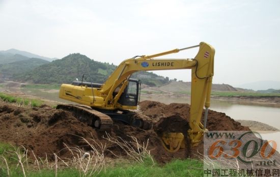 力士德 挖掘机