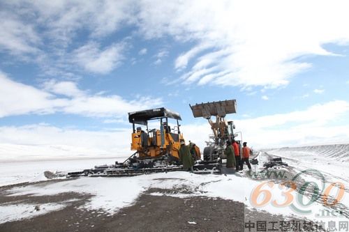 陕建机高原摊铺机