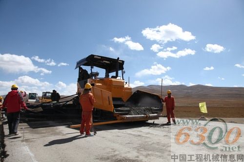 陕建机高原摊铺机