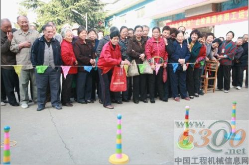 关注老人 山推关爱在行动