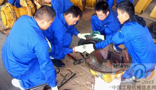 力士德公司举办2012年第二期装载机、压路机服务工程师高级培训班