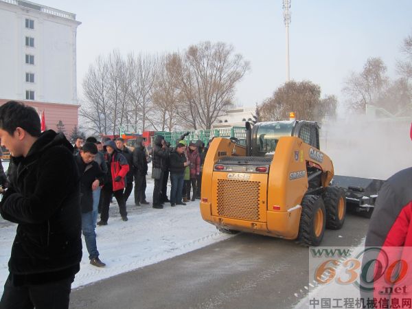 凯斯,工程机械,清雪设备,市政清雪,道路清雪,,滑移装载机,斜角清雪器,破冰器,液压吹雪机