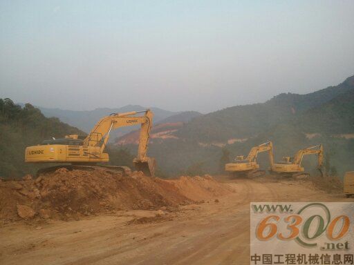 力士德,老挝,服务